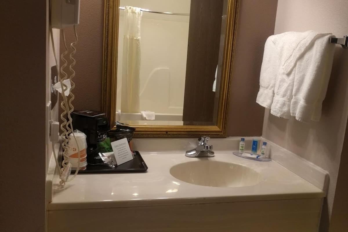 Royal Inn Suites Huntington Exteriér fotografie