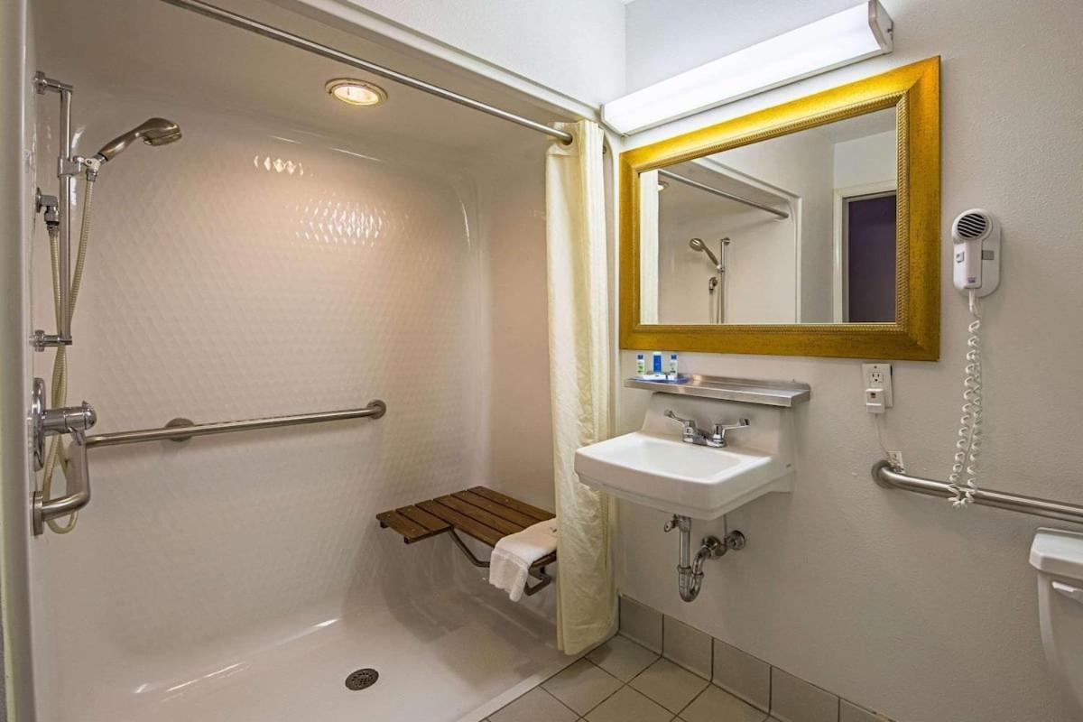 Royal Inn Suites Huntington Exteriér fotografie